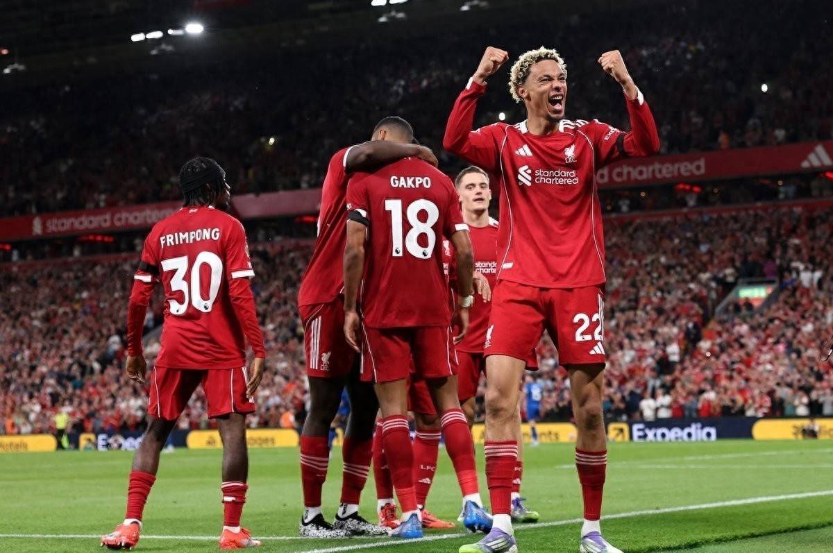 利物浦废柴德甲重生，身价暴涨1500万欧，力压阿诺德入选英格兰队